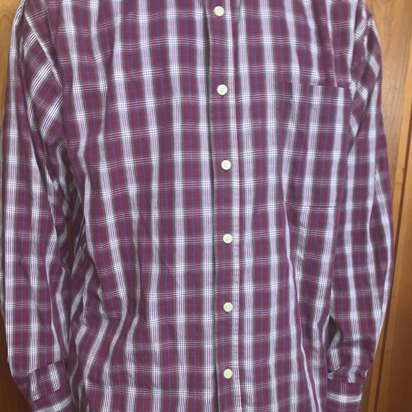 Man’s button up t- shirt - Picture 3 of 3